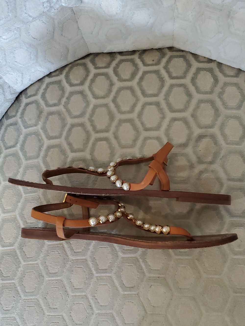 Tory Burch Emmy Pearl Sandals in Tan Teather With Pearl T-Strap Size 9.5 - Picture 8 of 12